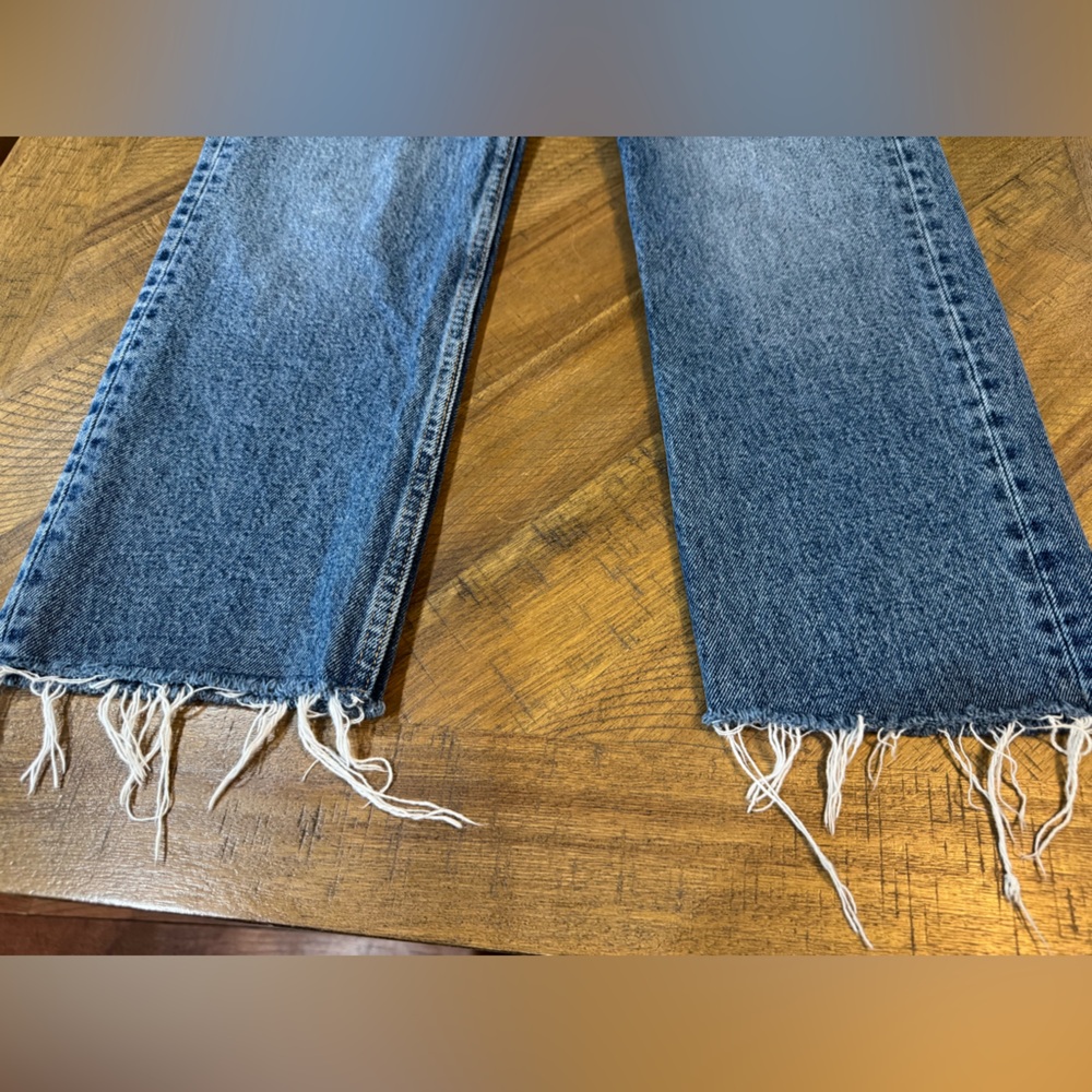 SOLD Zara Light Blue High Waist Crop 90’s Jean With Raw Hem Size 4 - Picture 12 of 14